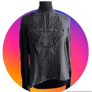 Kendall and Kylee black bell sleeve top, women's size L